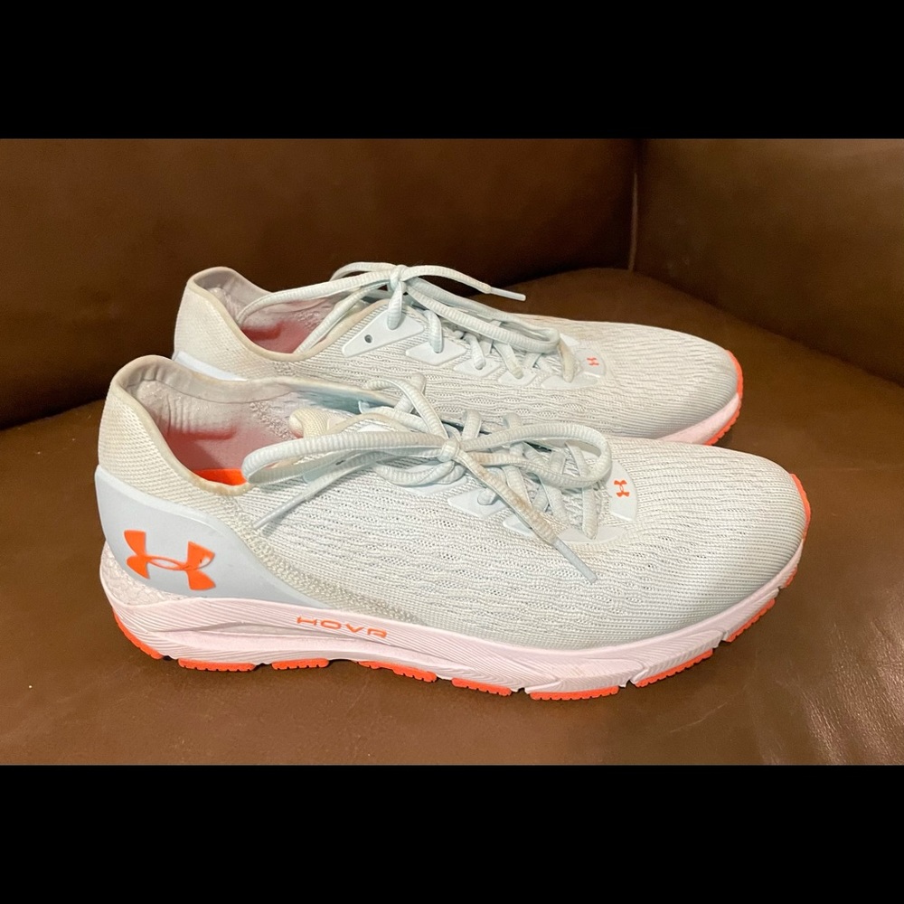 Under Armour Women’s HOVR Sonic Size 10 Bluetooth enabled!